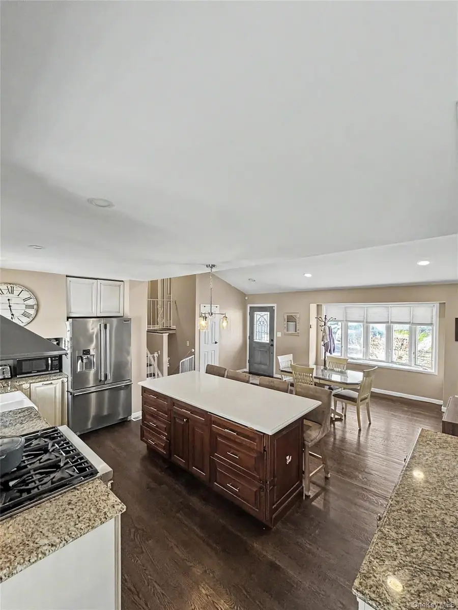 12 Weiss Place, Deer Park, NY 11729 - #3