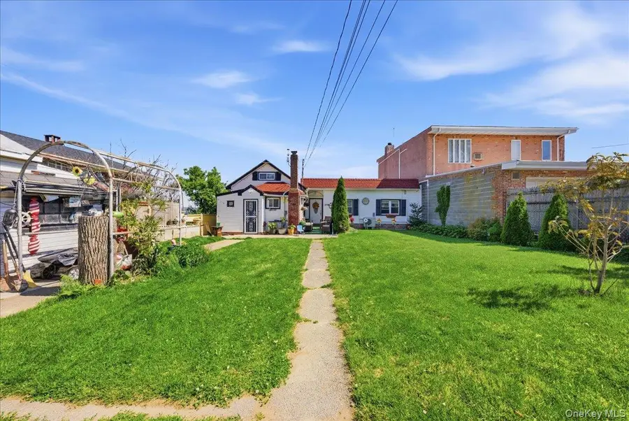 2594 Schurz Avenue, Bronx, NY 10465 - #3