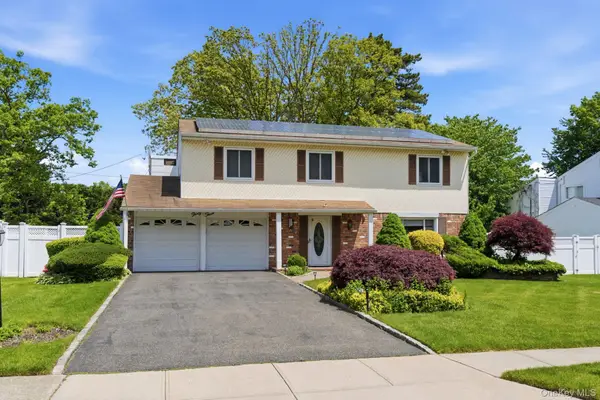 33 Roy Drive, Nesconset, NY 11767