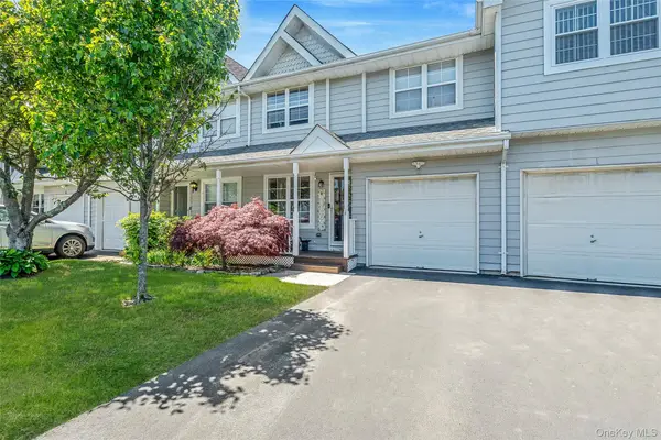 2 Clubhouse Circle, Central Islip, NY 11722
