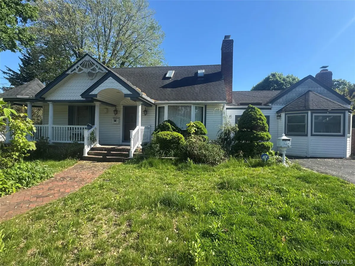 7 Dawes Avenue, Syosset, NY 11791 - #1