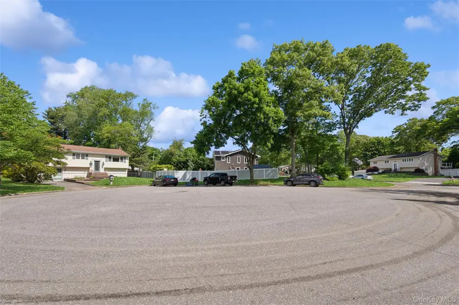 3 Bradley Court, Smithtown, NY 11787 - #3