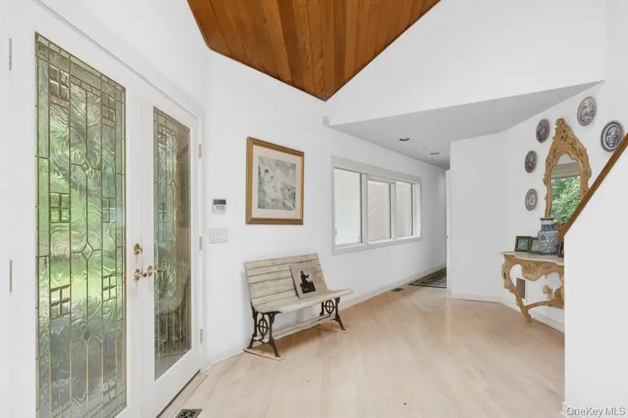 61 Hidden Cove Court, Southampton, NY 11968 - #3