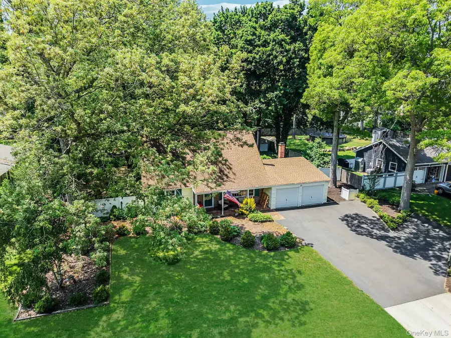 20 Wintergreen Drive, Coram, NY 11727 - #3