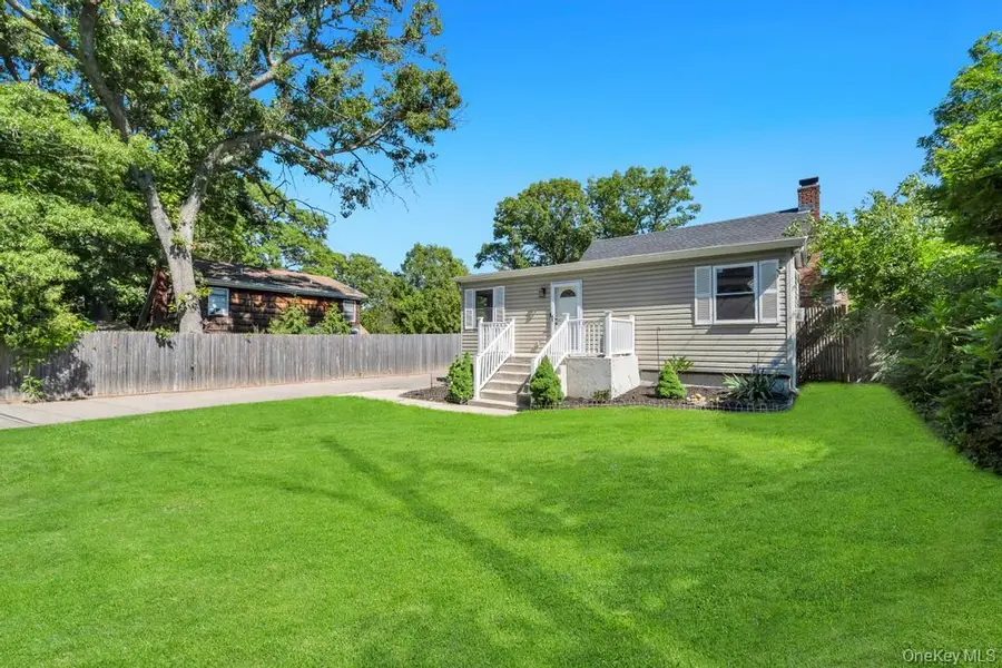 18 Richmond Hill Road, Sound Beach, NY 11789 - #3