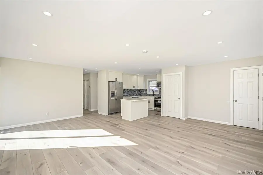 180 Park Avenue, Deer Park, NY 11729 - #2