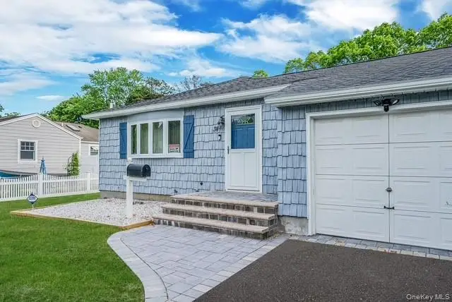 34 Stewart Street, Bay Shore, NY 11706 - #3