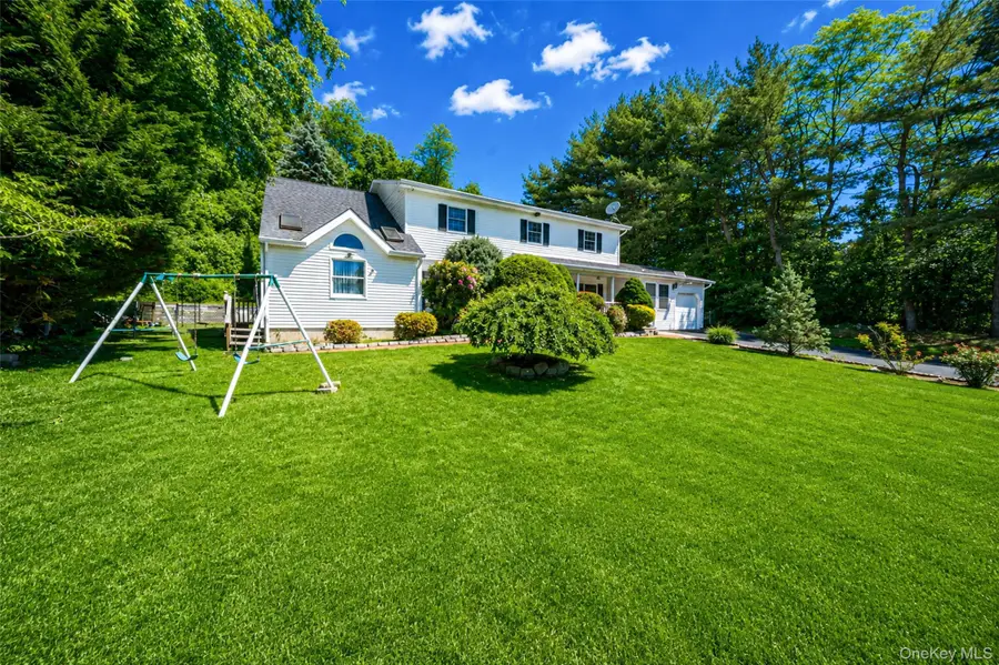 7 New Jersey Court, Dix Hills, NY 11746 - #3
