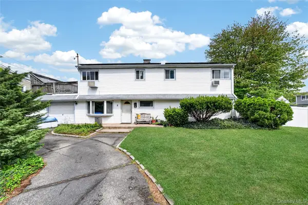 2 Dawn Lane, Hicksville, NY 11801