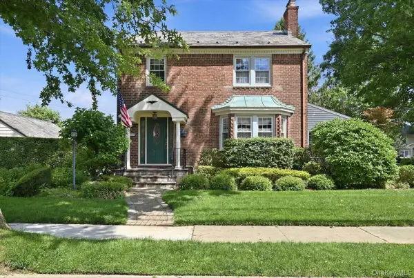 225 Crocus Avenue, Floral Park, NY 11001