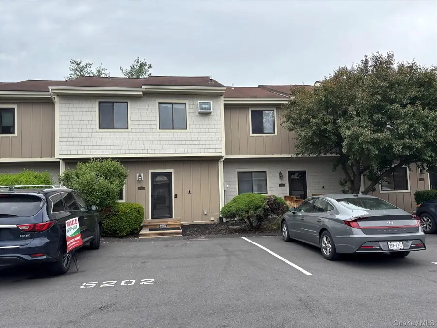 5202 Chelsea Cove N, Hopewell Junction, NY 12533 - #2