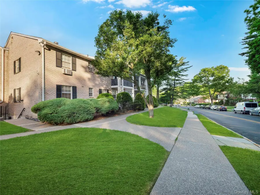 1 Doxbury Lane, Suffern, NY 10901 - #2