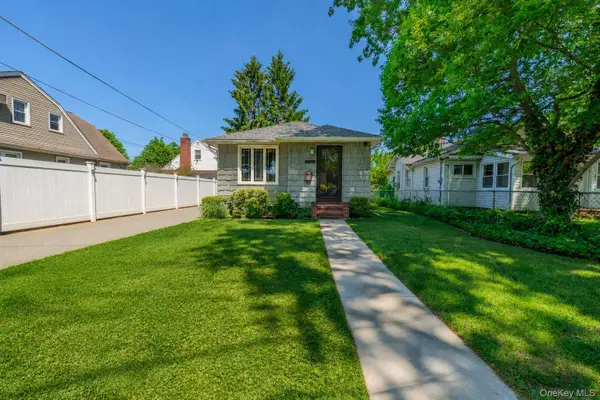 26209 E Williston Avenue, Floral Park, NY 11001