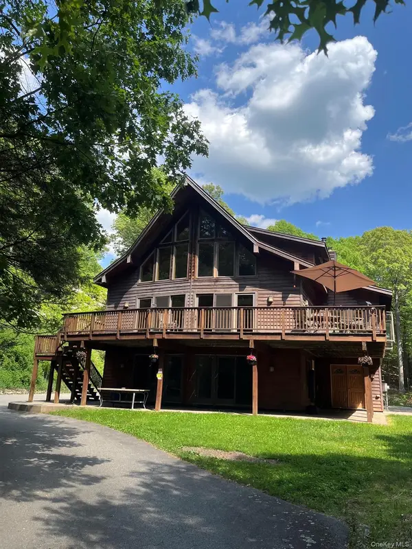 82 Indian Lake Road, Putnam Valley, NY 10579