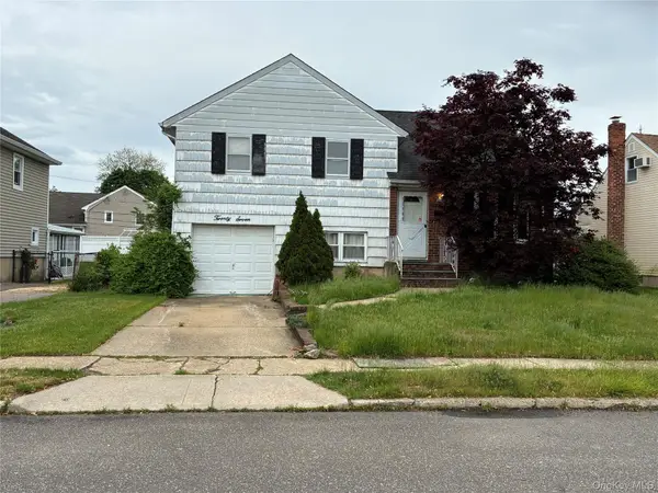27 Elizabeth Drive, Bethpage, NY 11714