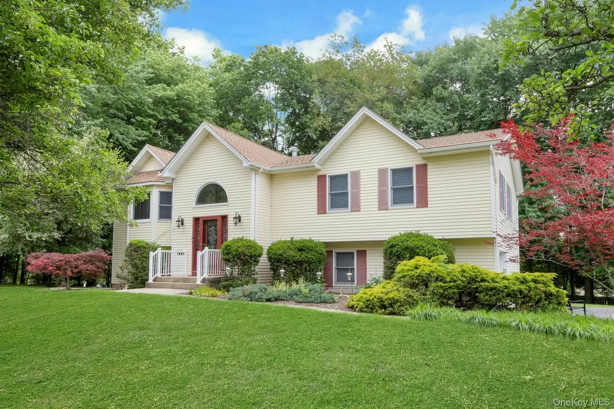 19 Flower Lane, Valley Cottage, NY 10989 - #1