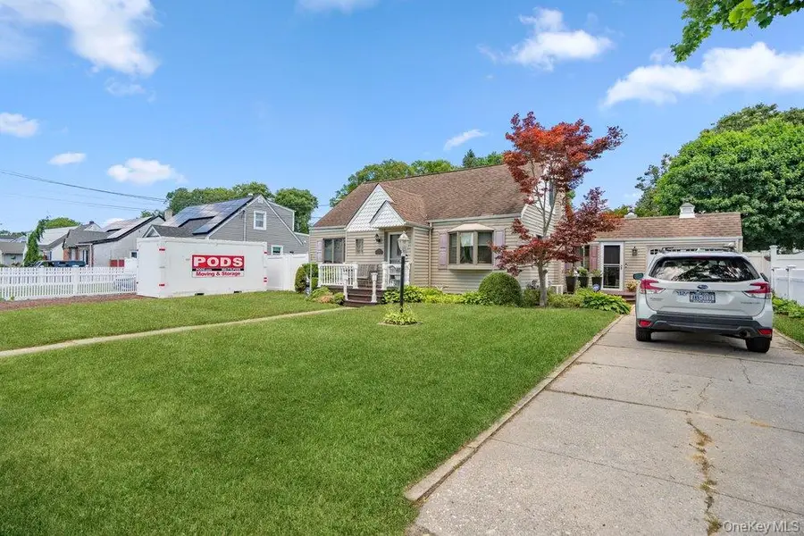 17 Brook Place, East Islip, NY 11730 - #3