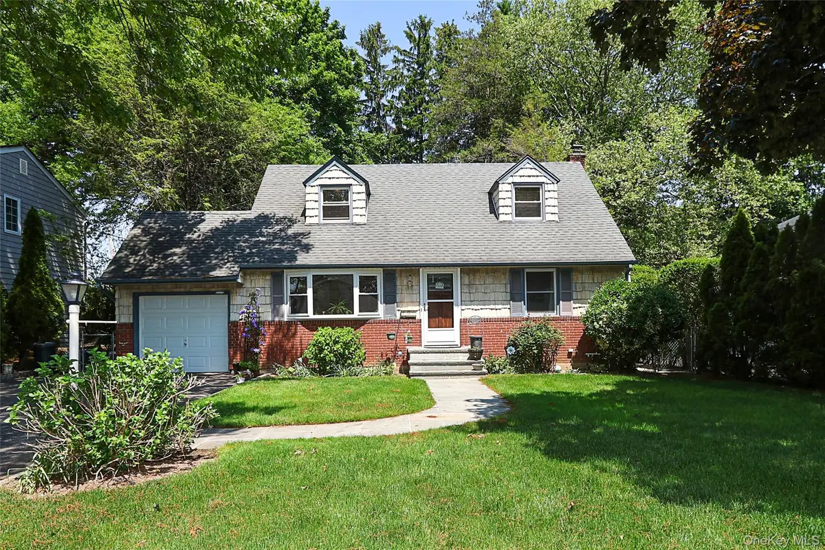 114 Hilldale Road, Albertson, NY 11507 - #1