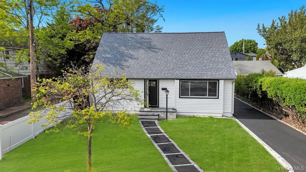 20 Howard Street, Hicksville, NY 11801 - #1