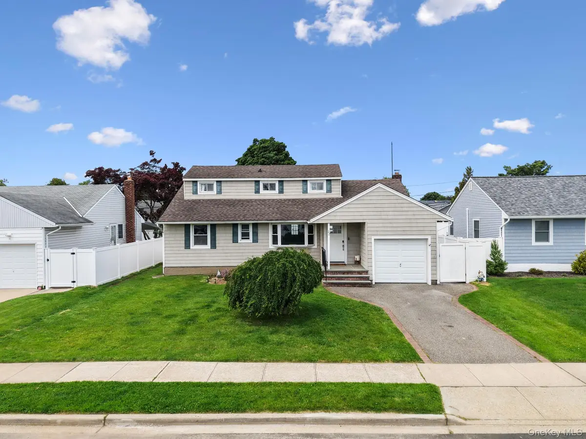 22 Scholl Drive, Farmingdale, NY 11735 - #1