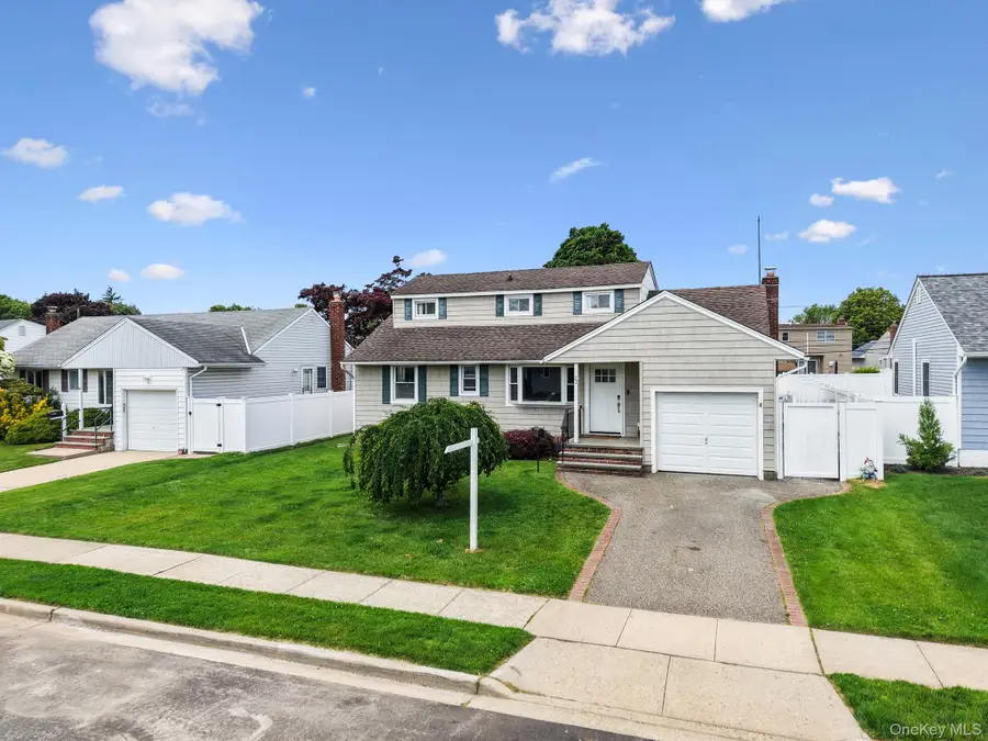 22 Scholl Drive, Farmingdale, NY 11735 - #3
