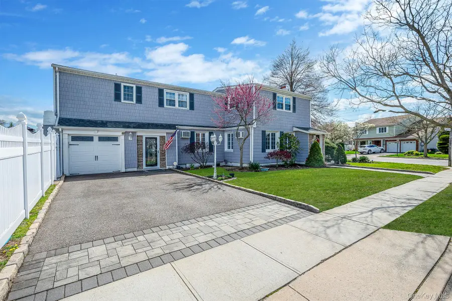2 Sutton Place, Massapequa, NY 11758 - #2