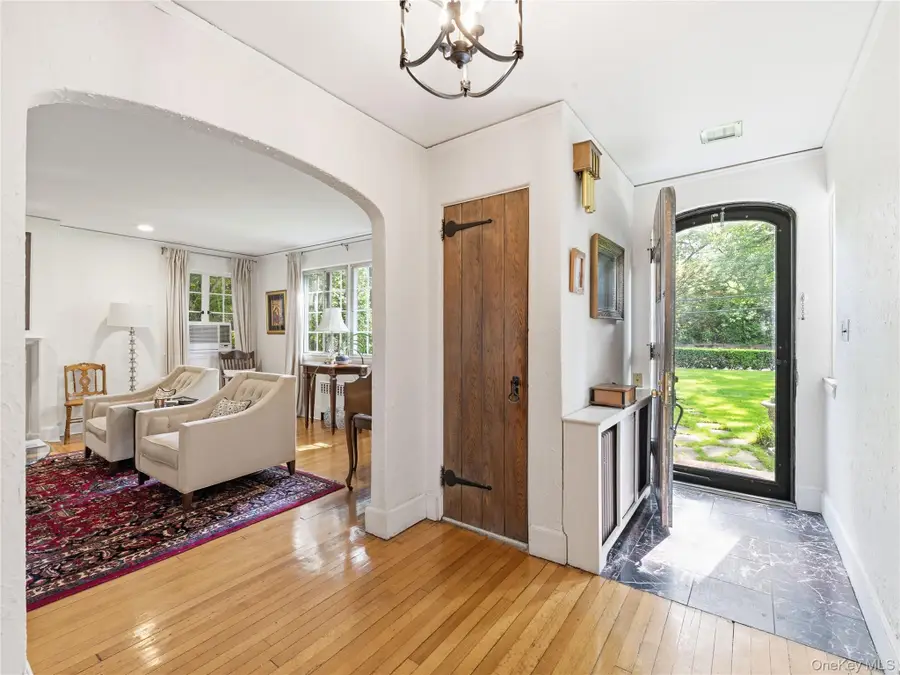 89 Bayview Avenue, Great Neck, NY 11021 - #3