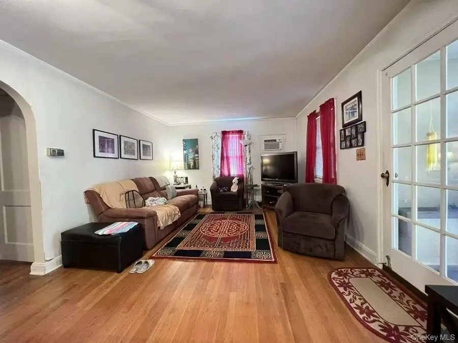 1626 Park Avenue, New Hyde Park, NY 11040 - #3