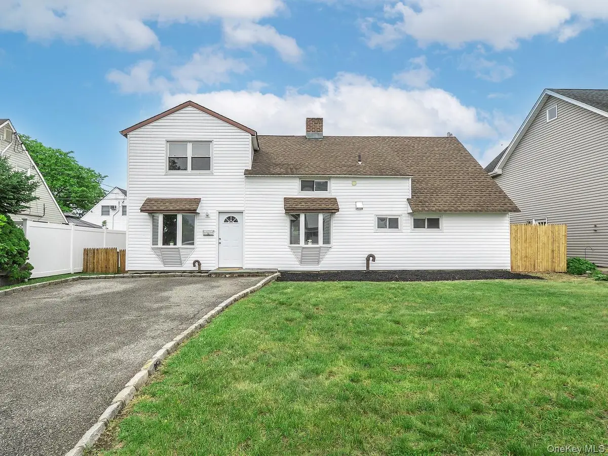 61 Kingfisher Road, Levittown, NY 11756 - #1