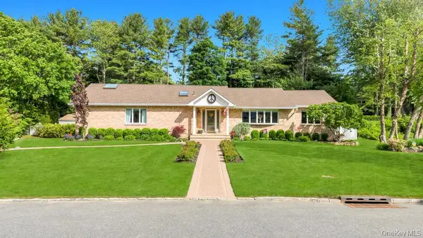 10 S Lot Road, Smithtown, NY 11787