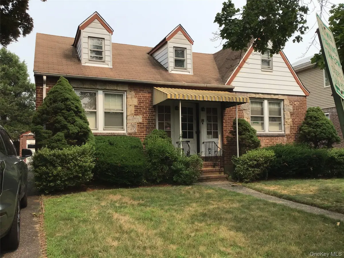 25 Collins Avenue, Williston Park, NY 11596 - #1