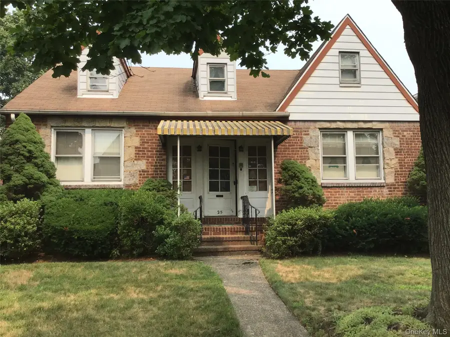 25 Collins Avenue, Williston Park, NY 11596 - #2