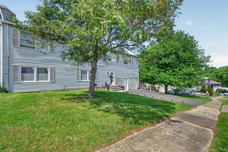 27-28 Williamsburg Drive, Newburgh, NY 12550 - #2