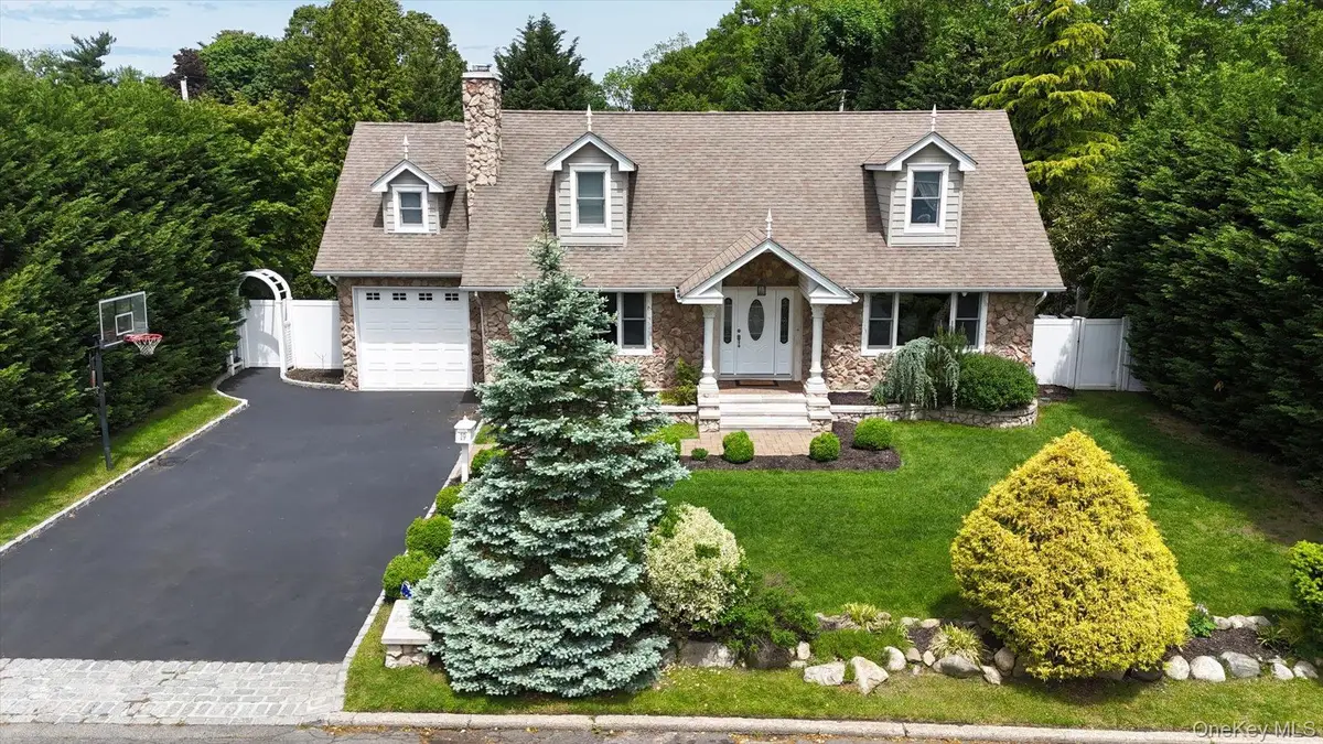 19 Gruber Drive, Glen Cove, NY 11542 - #1