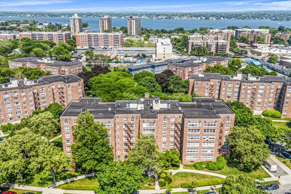 18-65 211th Street #3K, Bayside, NY 11360