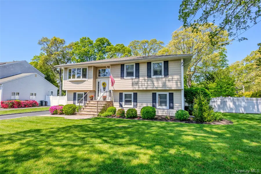 46 Hewitt Boulevard, Center Moriches, NY 11934 - #3