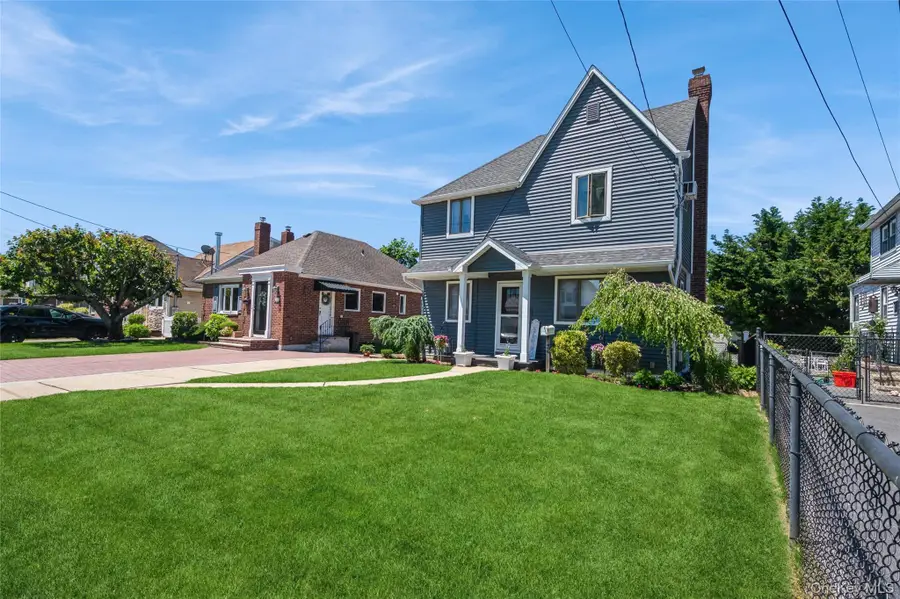 24 Commonwealth Street, Franklin Square, NY 11010 - #3