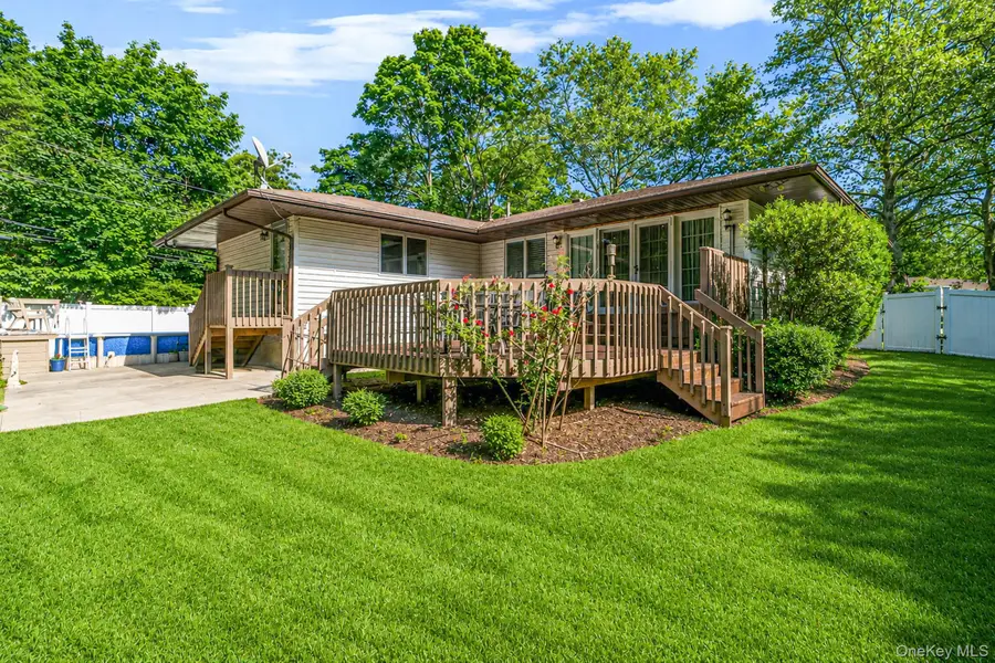 37 Coe Place, Huntington Station, NY 11746 - #3