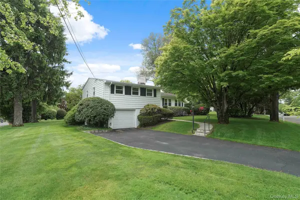 11 Maplemoor Lane, White Plains, NY 10605
