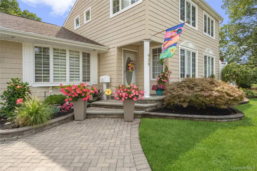939 Manor Lane, Bay Shore, NY 11706 - #2