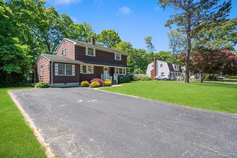 10 Hollingwood Drive, Coram, NY 11727 - #3