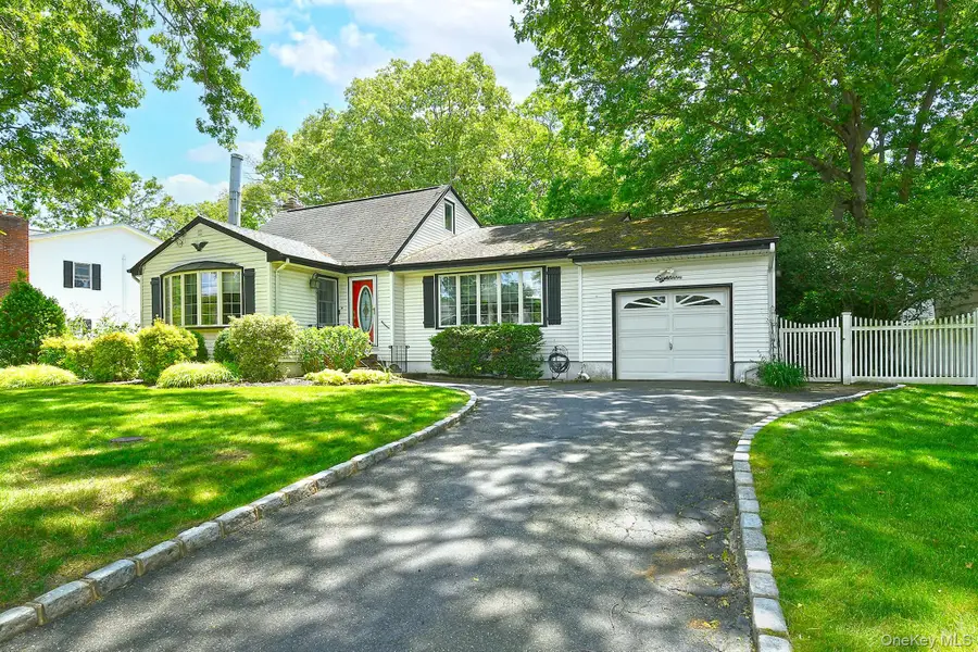 18 Homeland Drive, Huntington, NY 11743 - #2