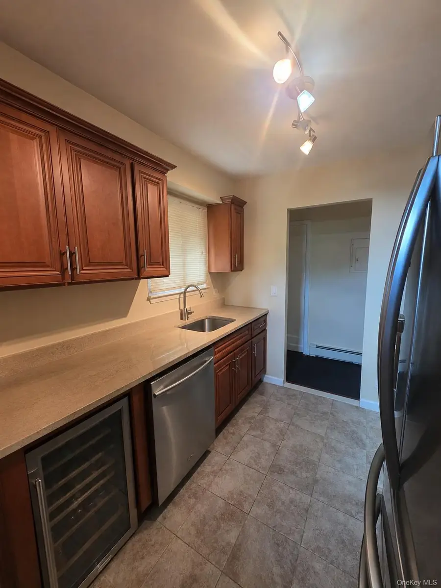 4 Granada Crescent #21, White Plains, NY 10603 - #2