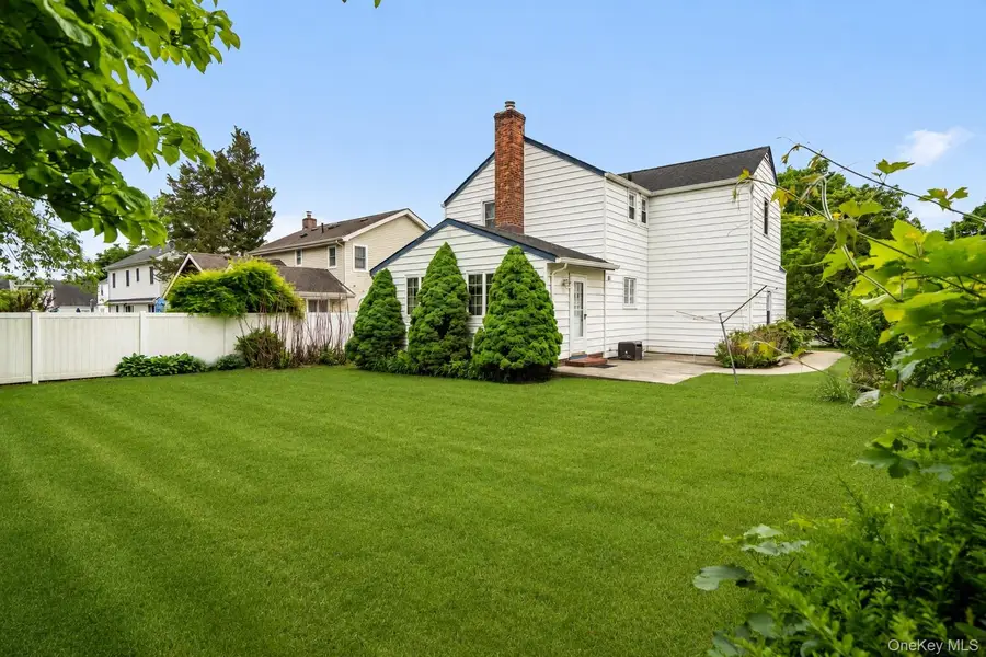 156 Greenway W, Manhasset Hills, NY 11040 - #3