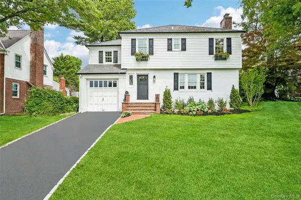 22 Shorehaven Lane, Manhasset, NY 11030