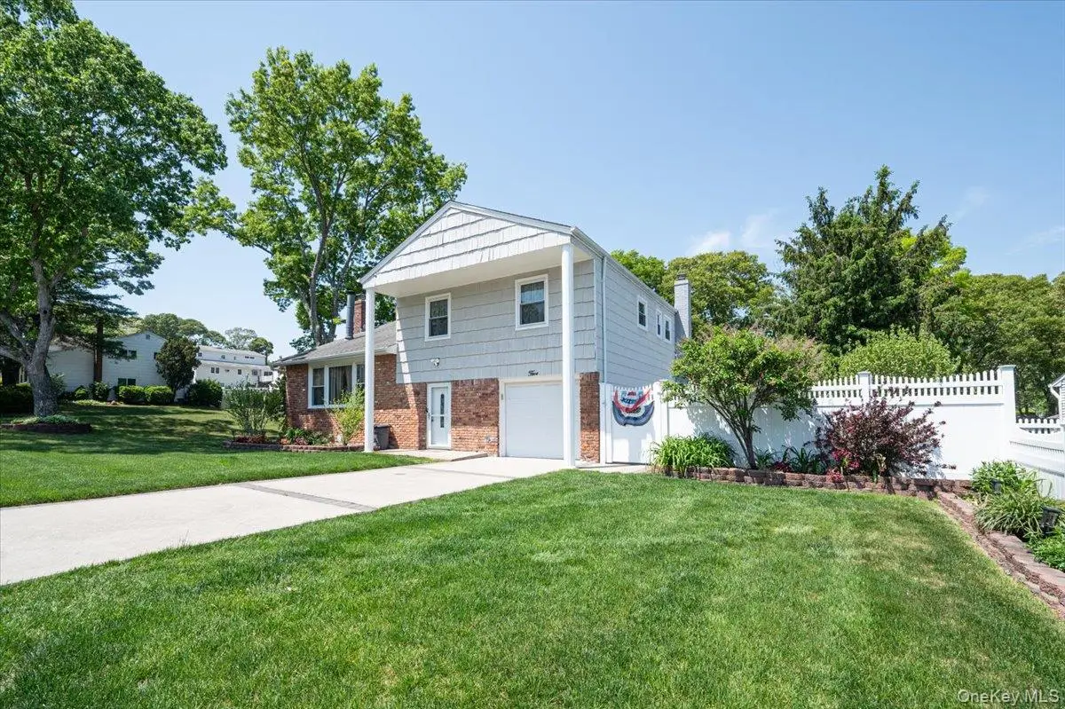 5 Spruceton Street, Selden, NY 11784 - #1