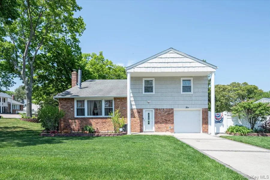 5 Spruceton Street, Selden, NY 11784 - #2