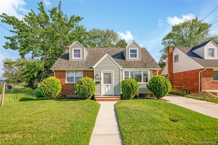 876 Oliver Avenue, Westbury, NY 11590 - #2