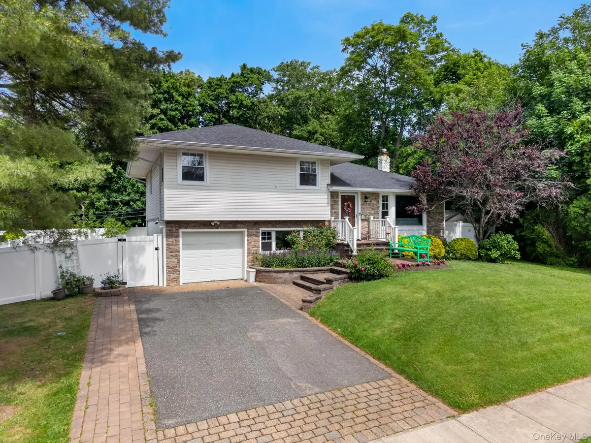 6 Holly Lane, Jericho, NY 11753 - #1