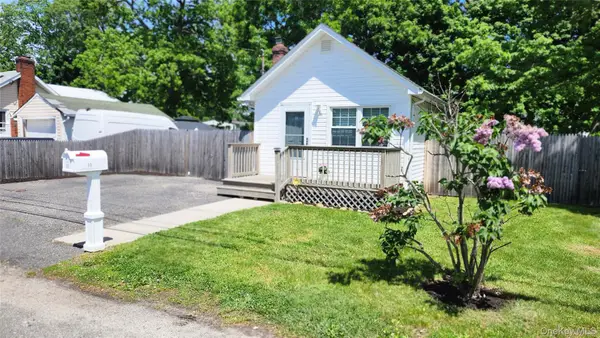 95 Pleasure Avenue, Ronkonkoma, NY 11779